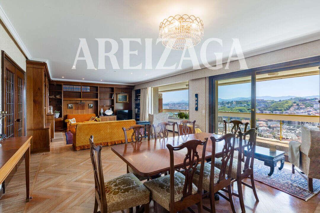 Flat for Sale in San Sebastián
