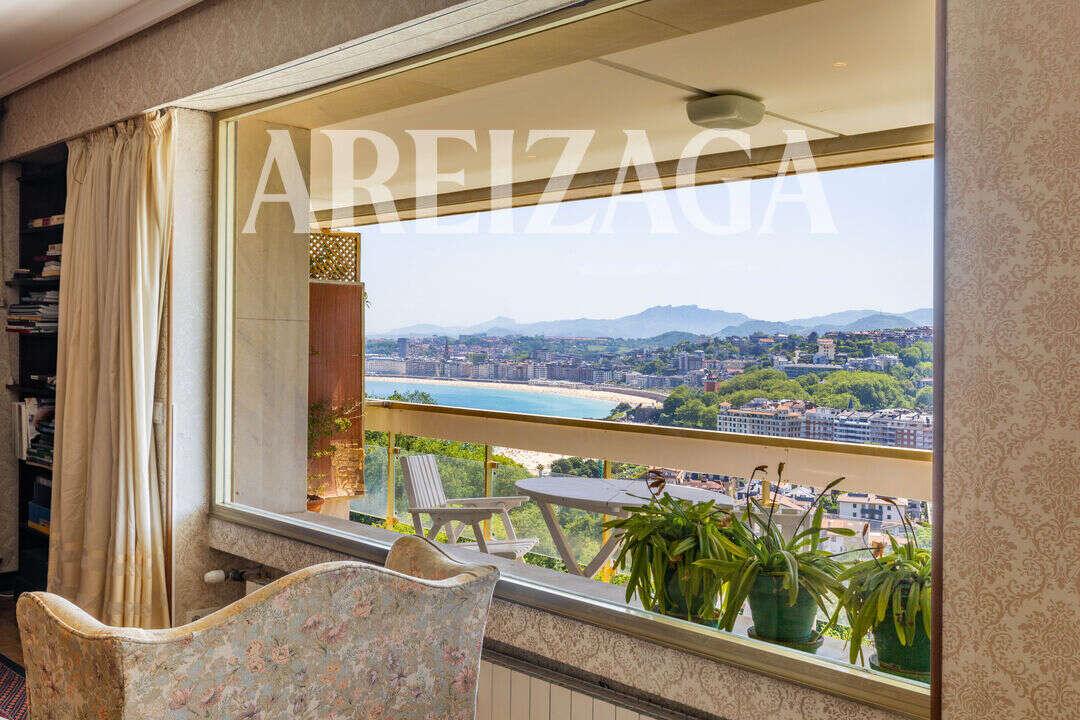 Flat for Sale in San Sebastián