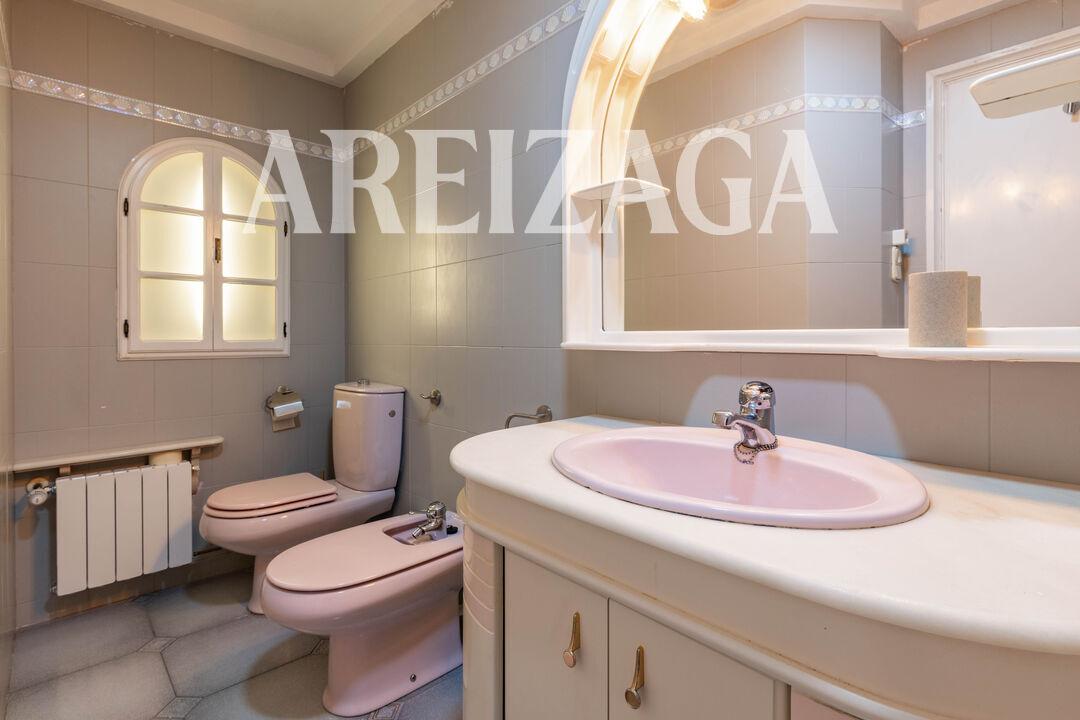 Flat for Sale in San Sebastián