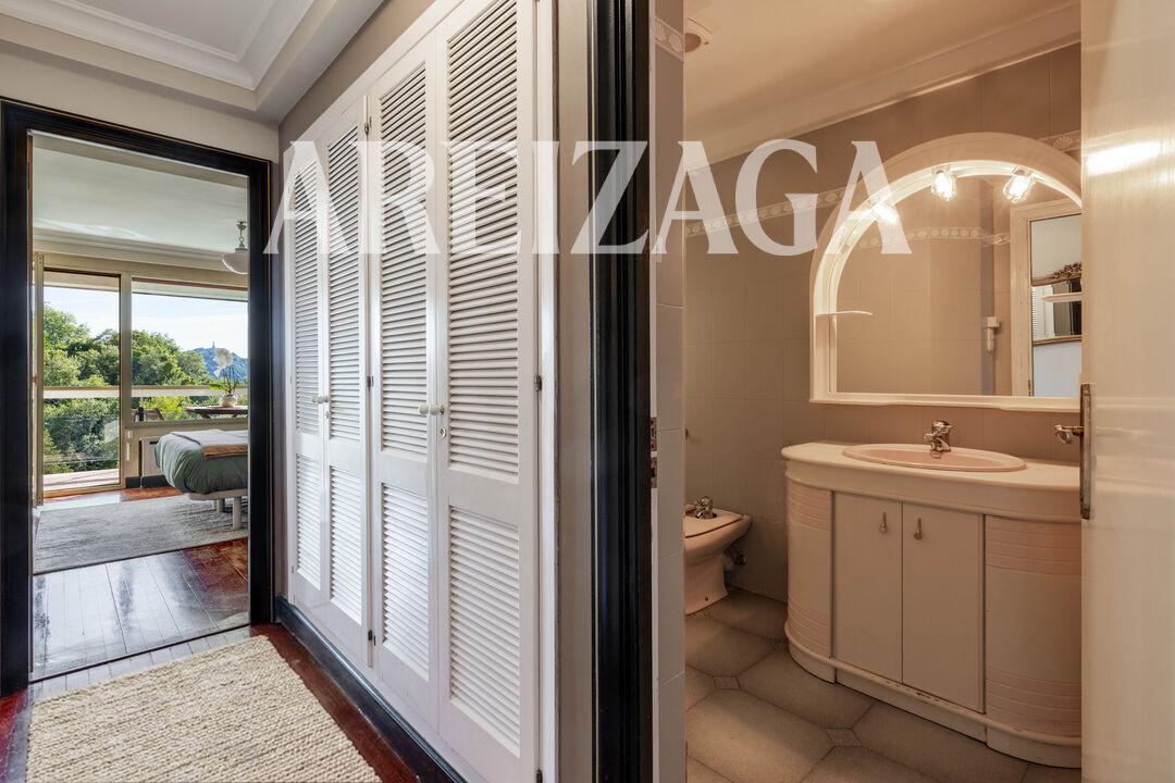 Flat for Sale in San Sebastián