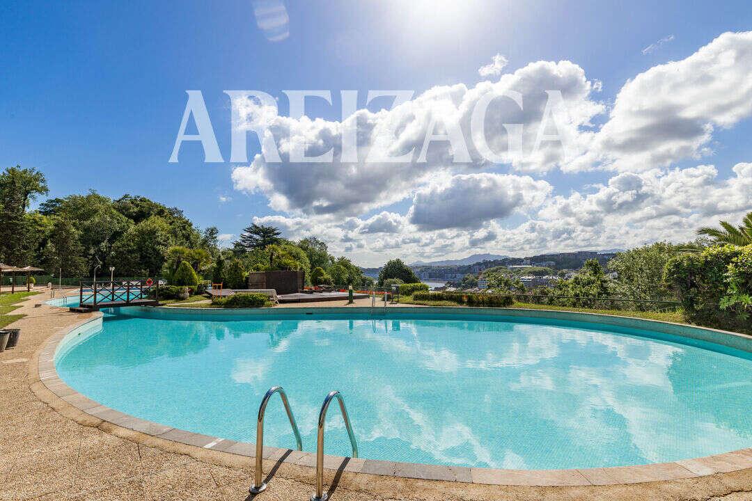 Flat for Sale in San Sebastián