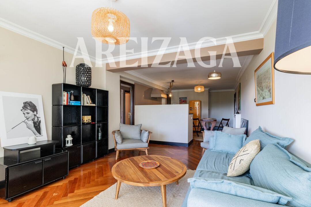 Flat for Sale in San Sebastián