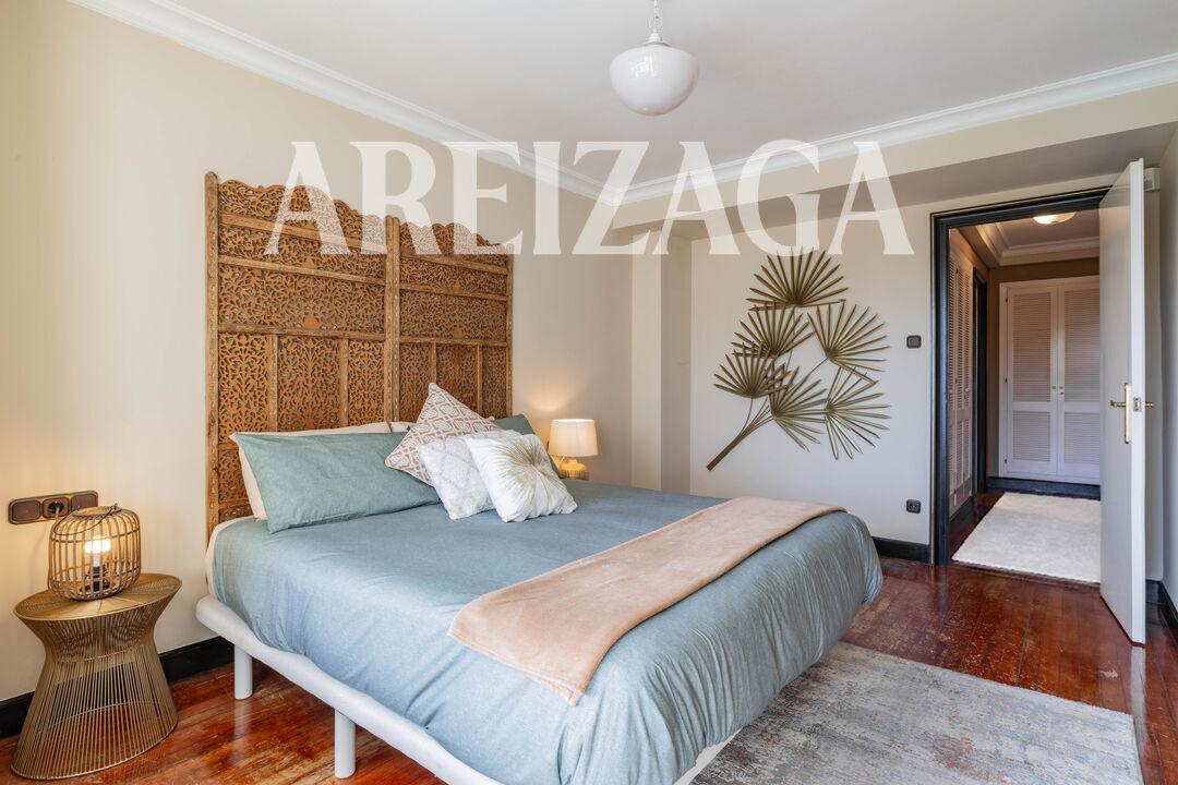 Flat for Sale in San Sebastián