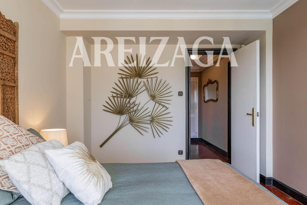 Flat for Sale in San Sebastián