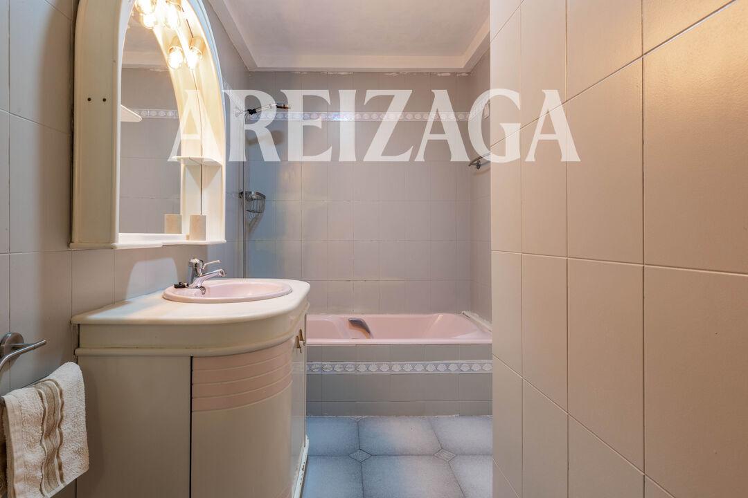 Flat for Sale in San Sebastián