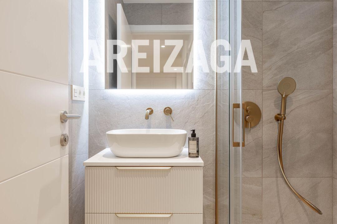 Flat for Sale in San Sebastián