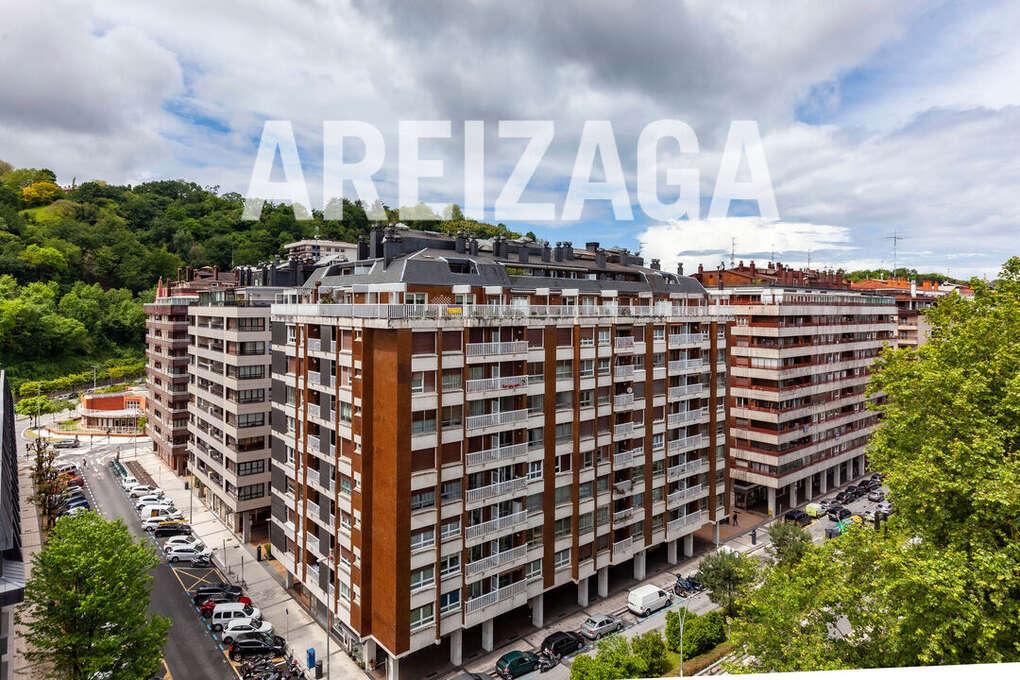 Flat for Sale in San Sebastián