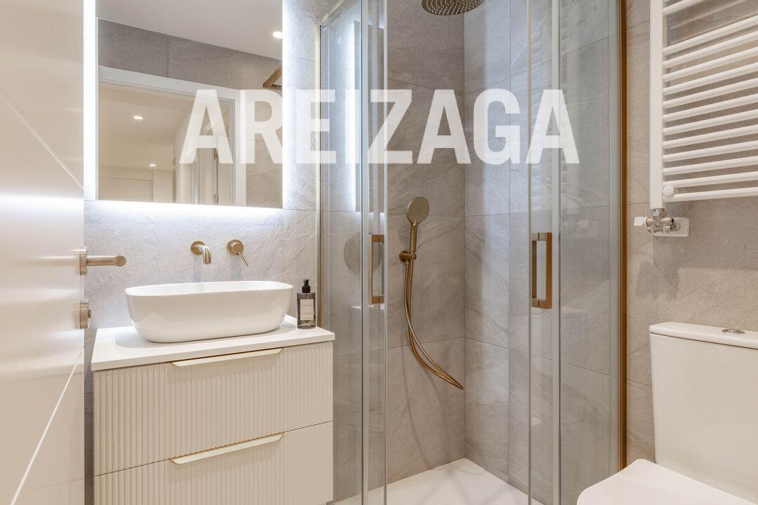 Flat for Sale in San Sebastián