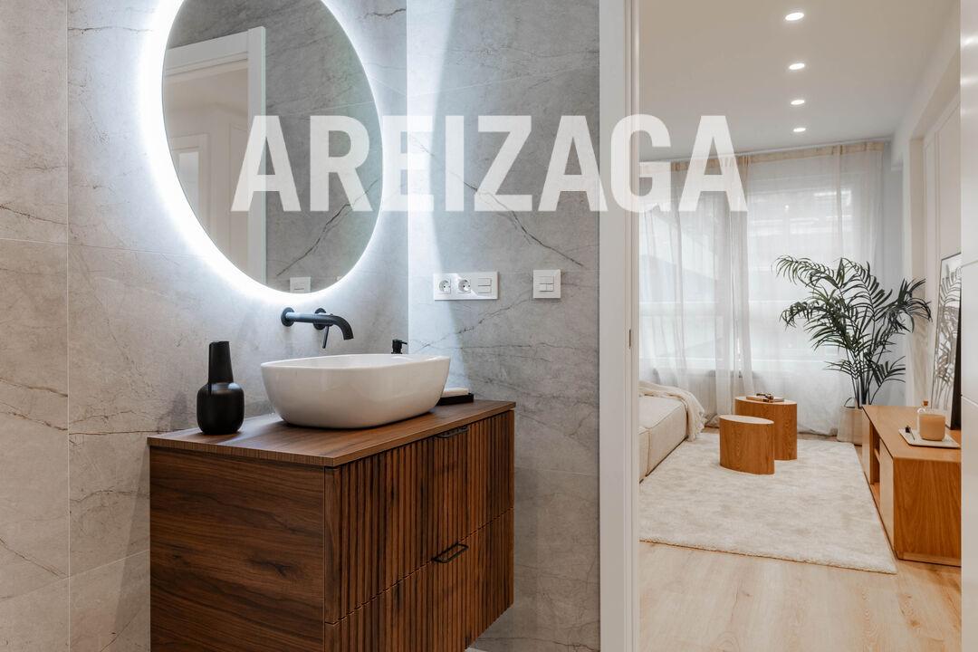 Flat for Sale in San Sebastián
