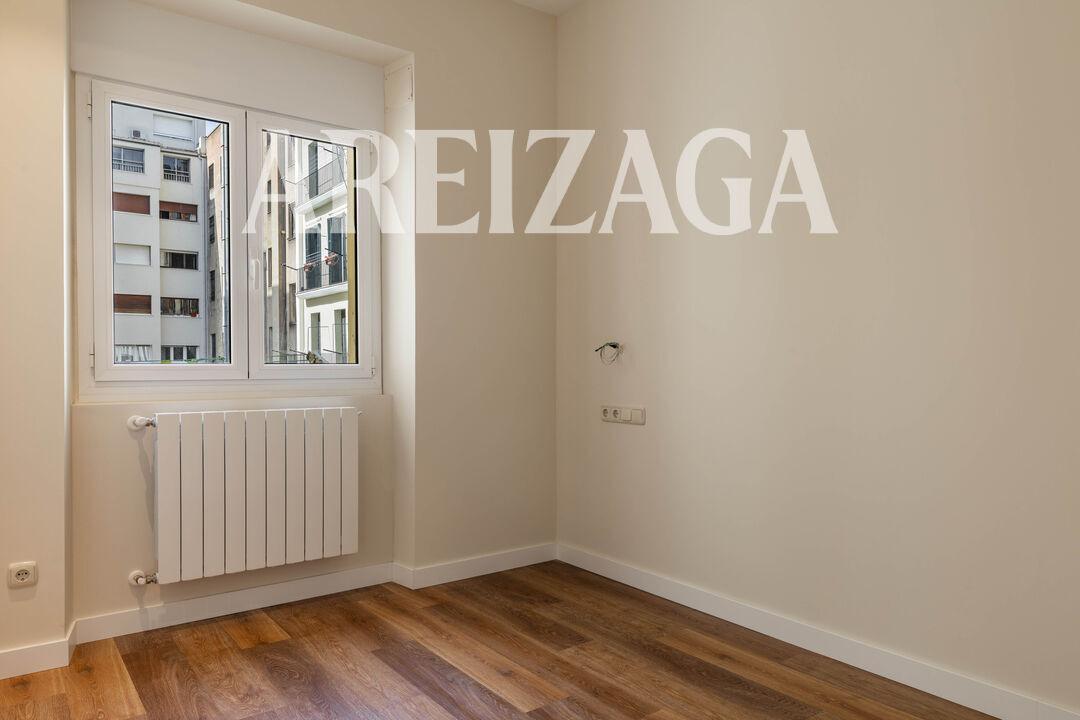 Flat for Sale in San Sebastián