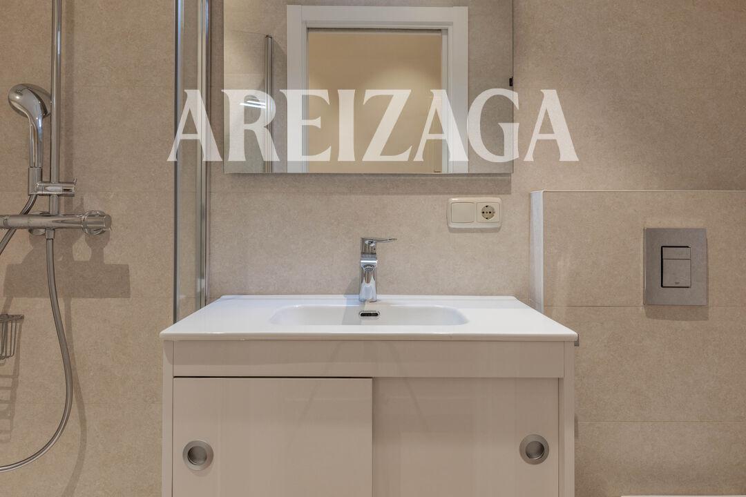 Flat for Sale in San Sebastián