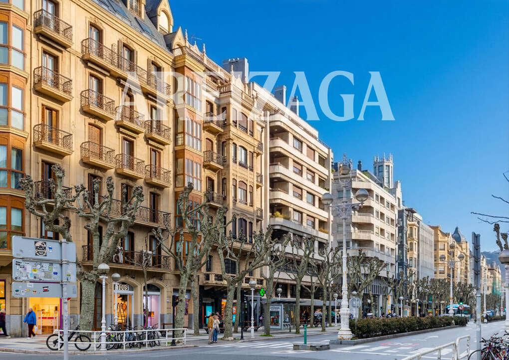 Flat for Sale in San Sebastián