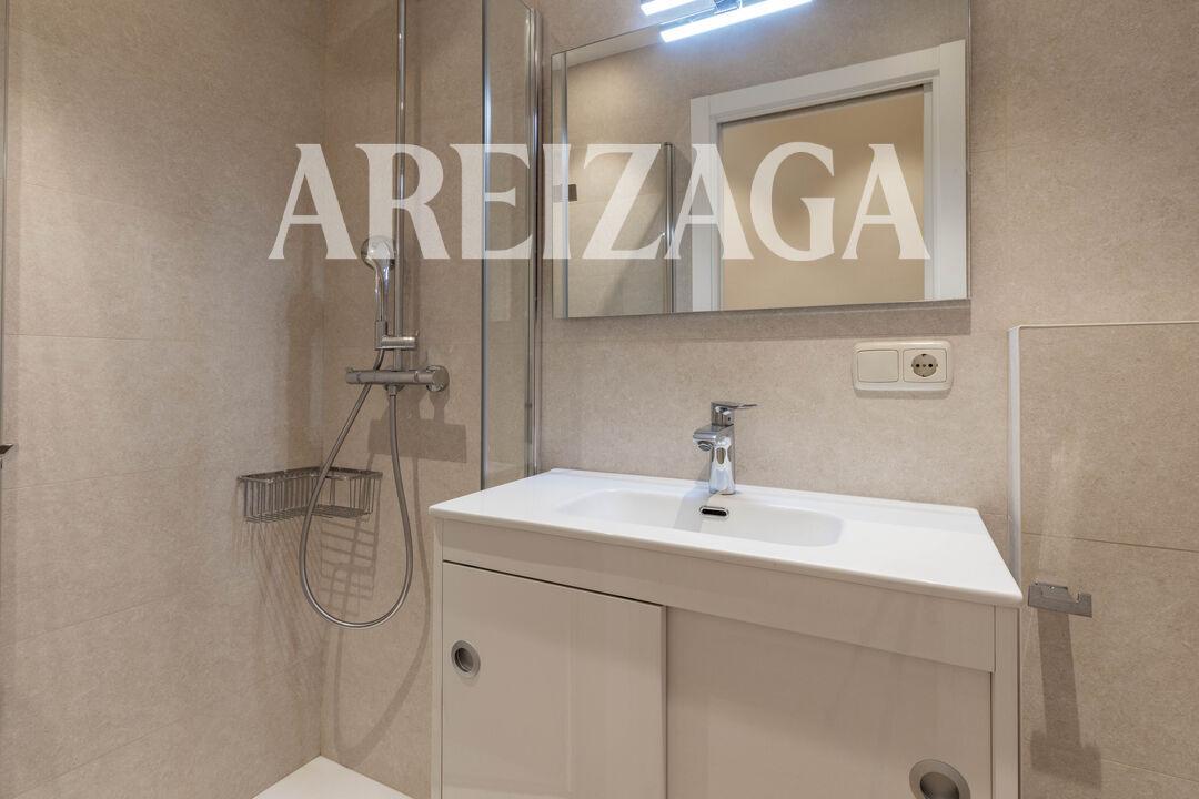 Flat for Sale in San Sebastián