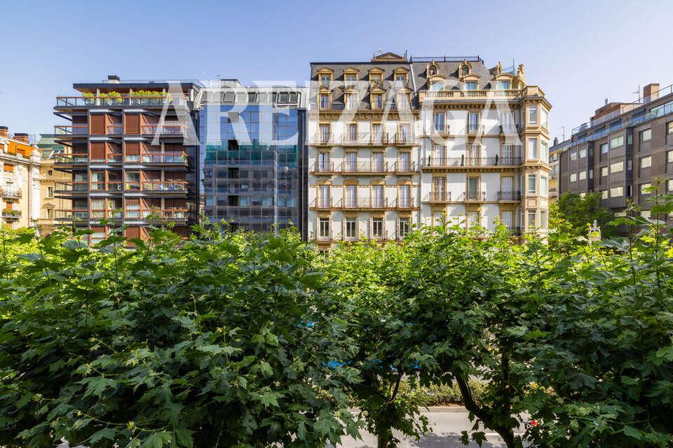 Flat for Sale in San Sebastián