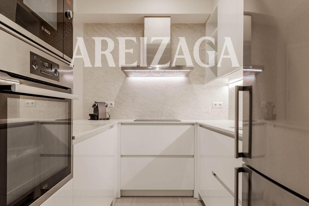 Flat for Sale in San Sebastián