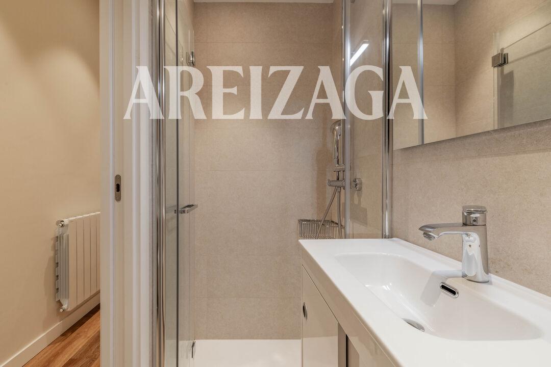 Flat for Sale in San Sebastián