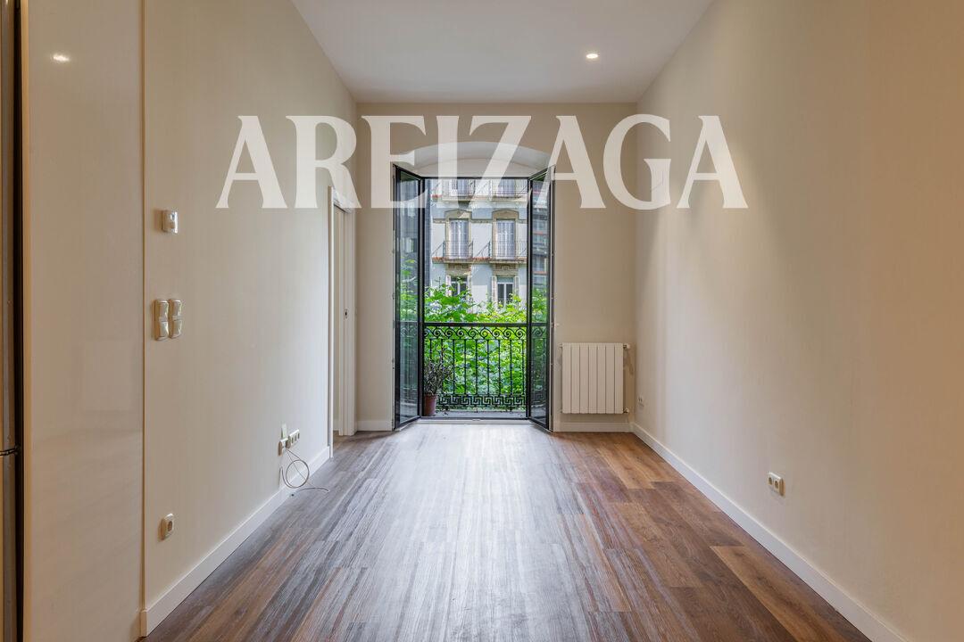 Flat for Sale in San Sebastián