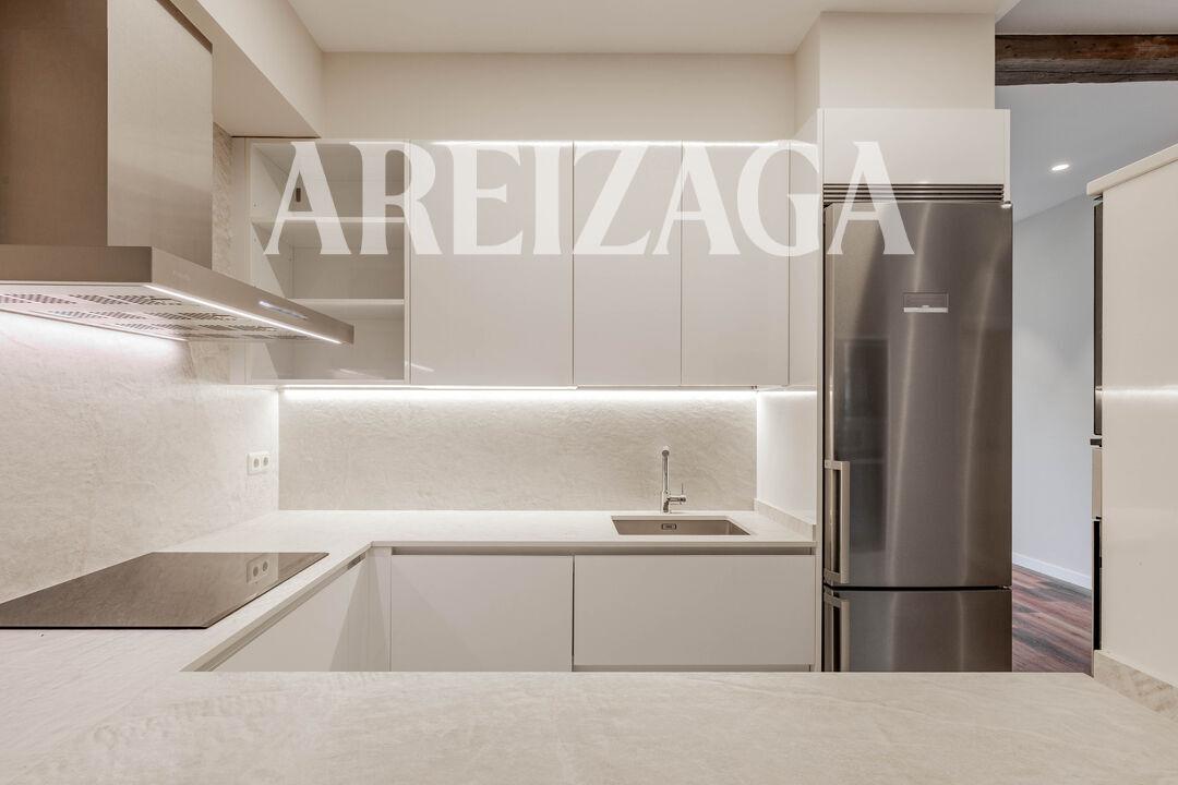 Flat for Sale in San Sebastián