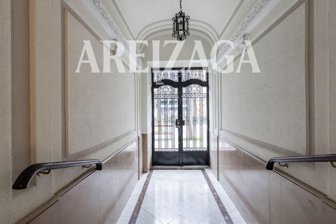 Flat for Sale in San Sebastián