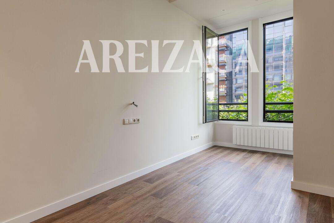 Flat for Sale in San Sebastián