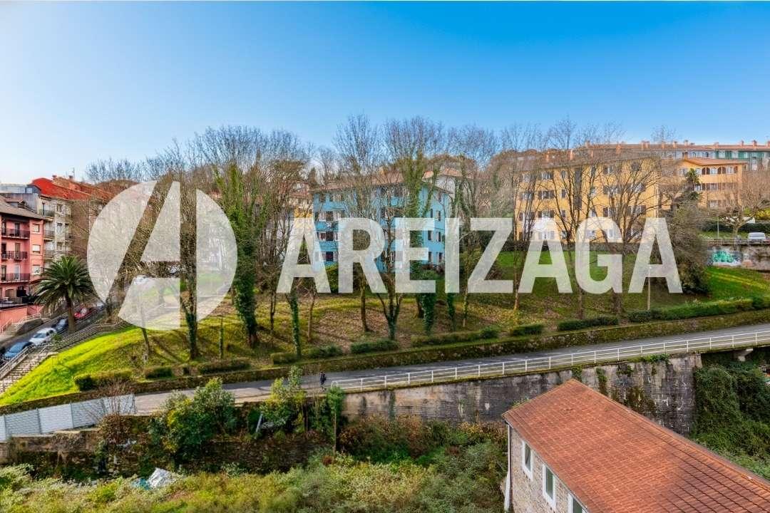 Flat for Sale in San Sebastián