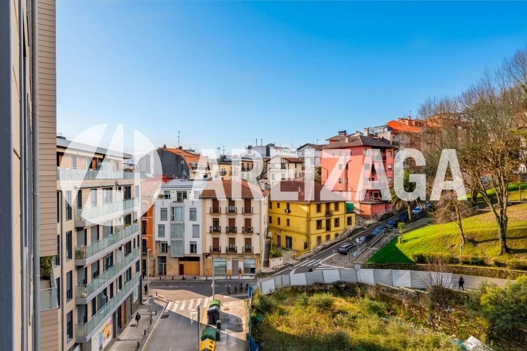 Flat for Sale in San Sebastián