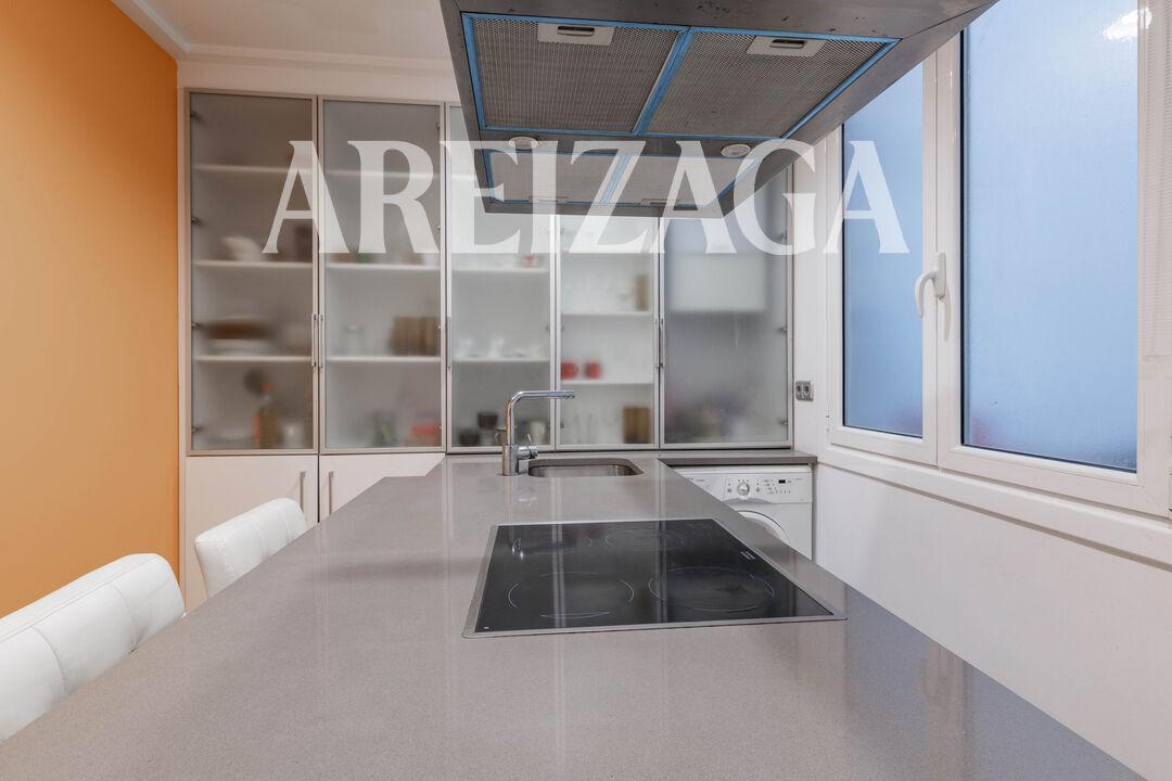 Flat for Sale in San Sebastián