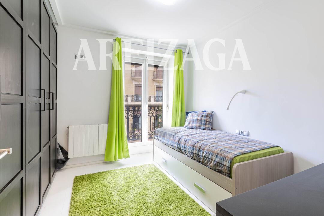 Flat for Sale in San Sebastián