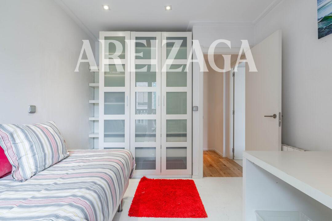 Flat for Sale in San Sebastián