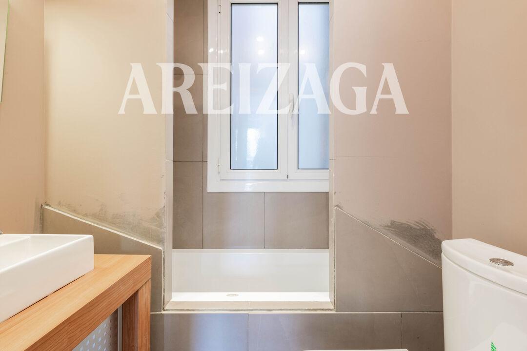 Flat for Sale in San Sebastián