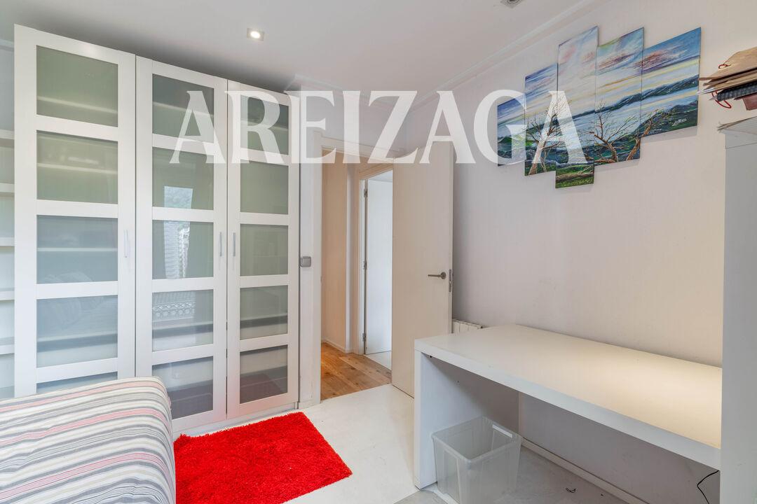 Flat for Sale in San Sebastián