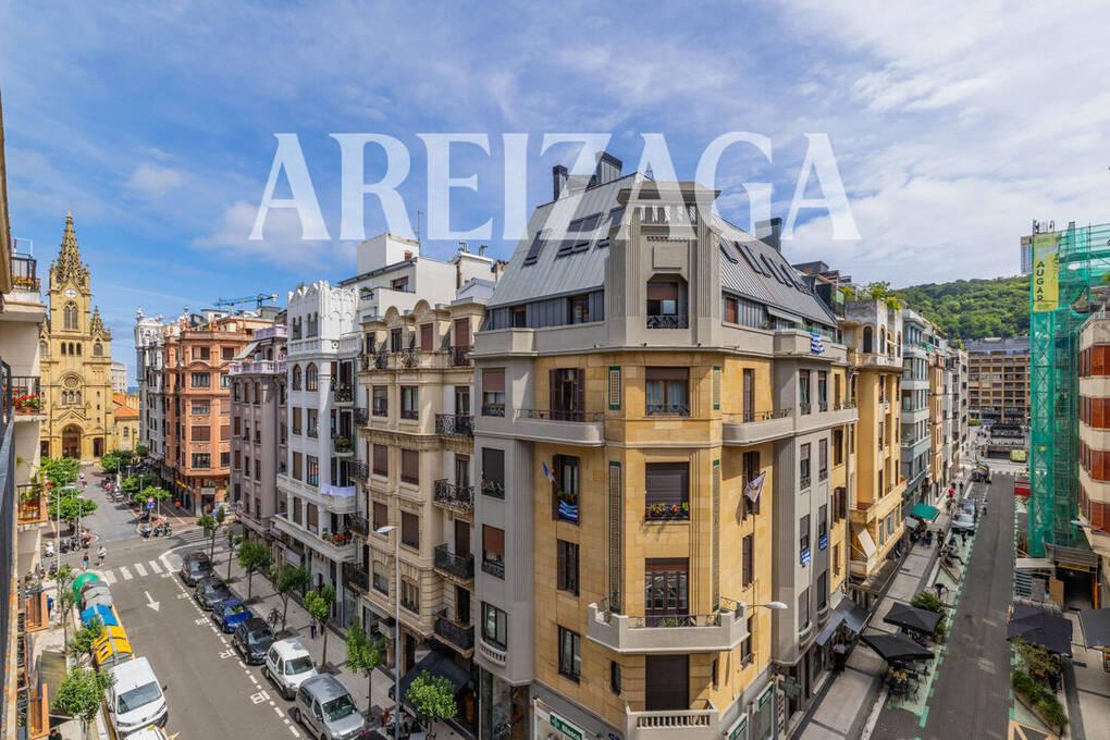 Flat for Sale in San Sebastián
