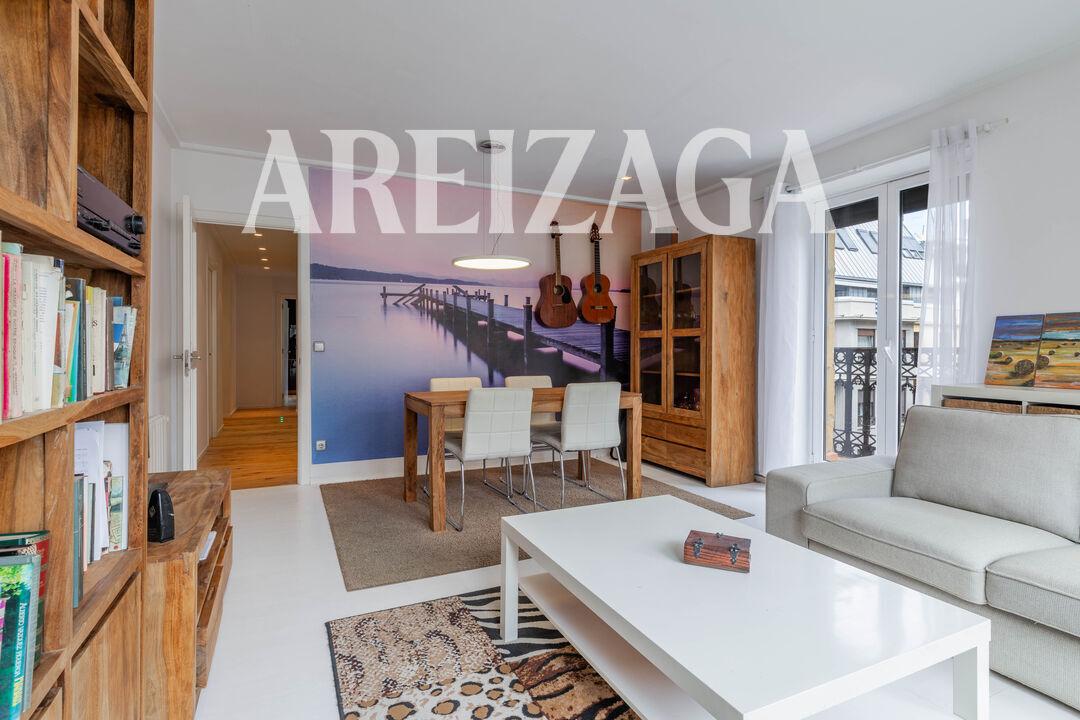 Flat for Sale in San Sebastián
