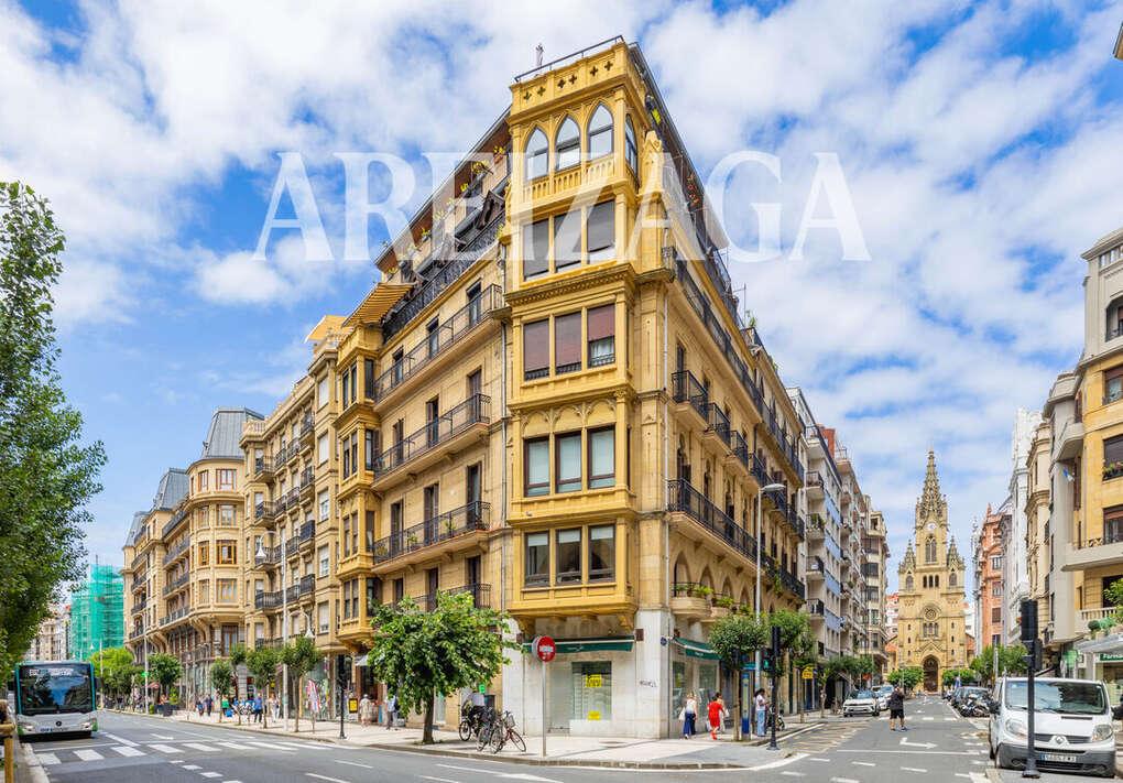 Flat for Sale in San Sebastián