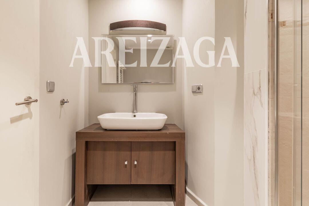 Flat for Sale in San Sebastián