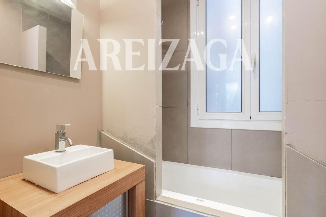Flat for Sale in San Sebastián