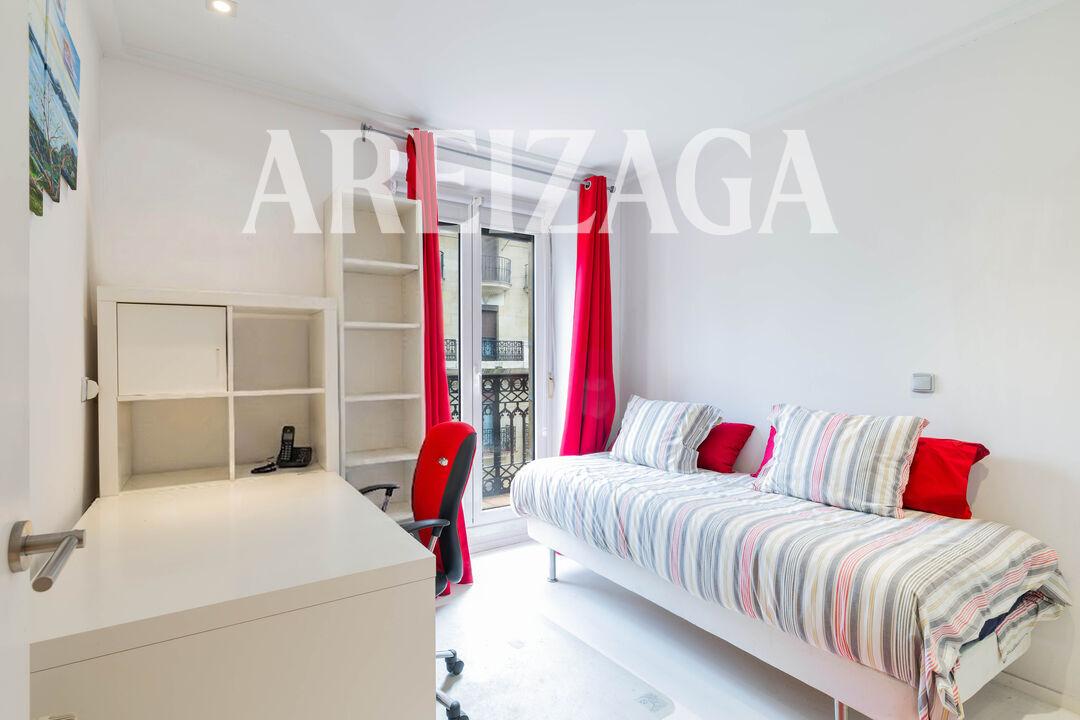 Flat for Sale in San Sebastián
