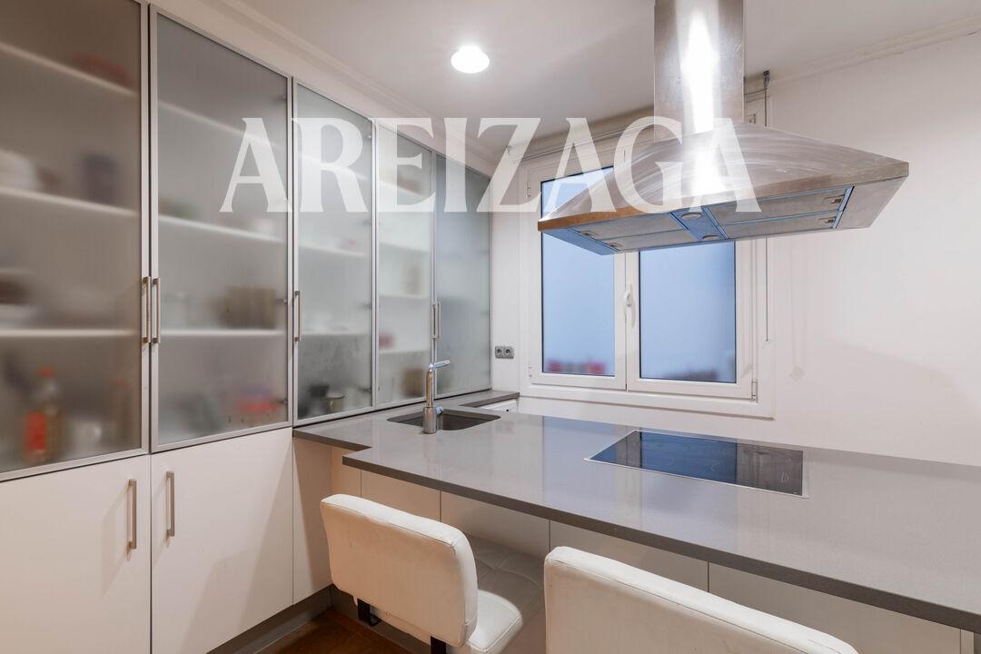 Flat for Sale in San Sebastián
