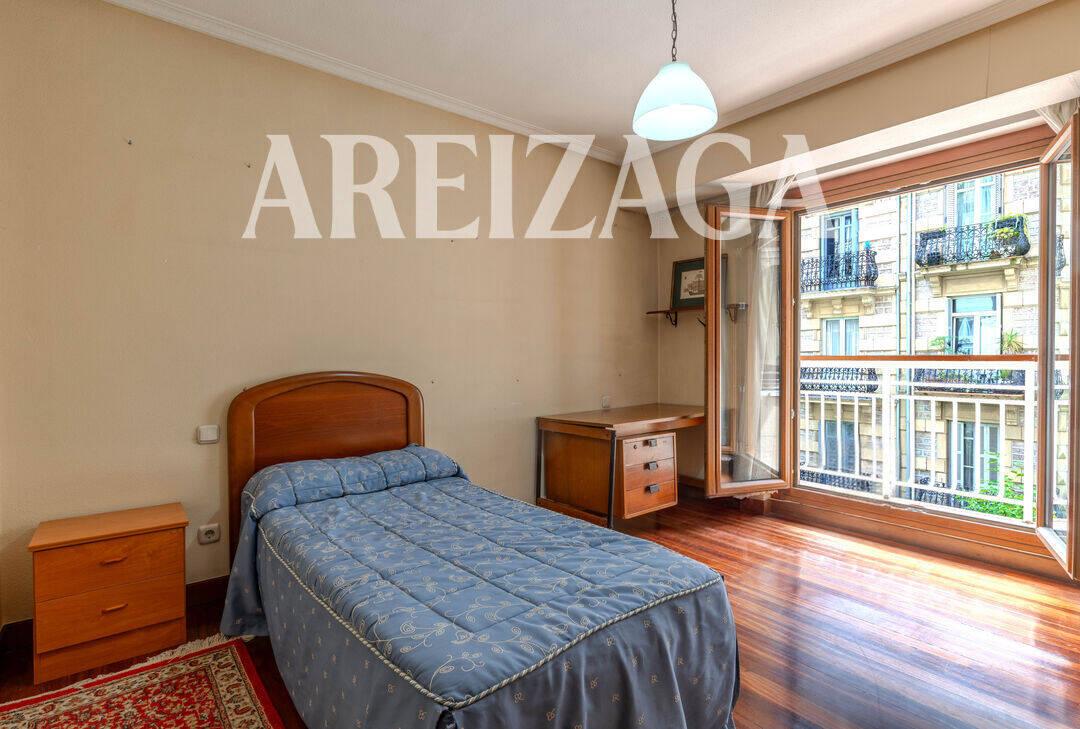 Flat for Sale in San Sebastián