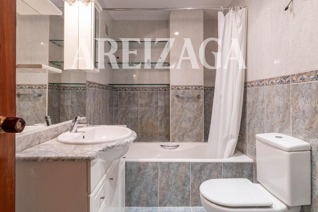 Flat for Sale in San Sebastián