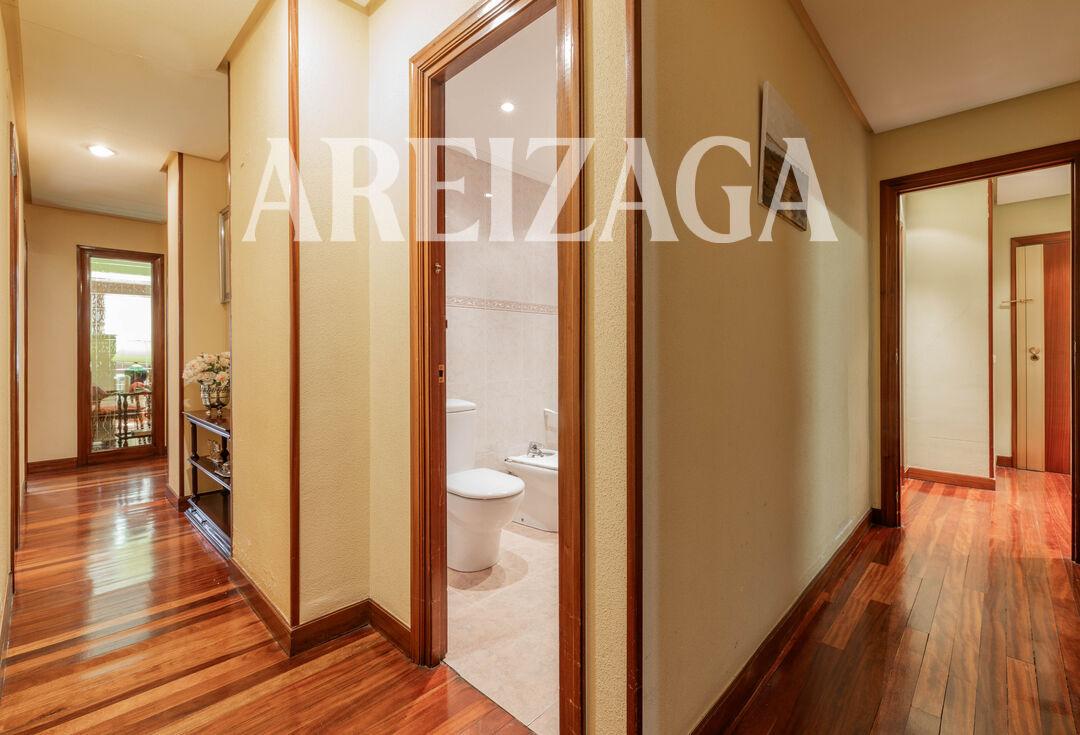 Flat for Sale in San Sebastián