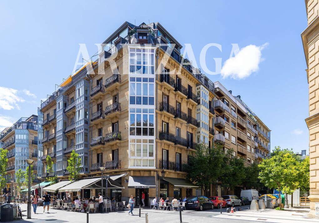 Flat for Sale in San Sebastián