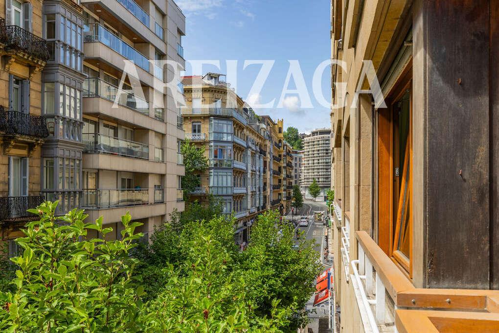 Flat for Sale in San Sebastián