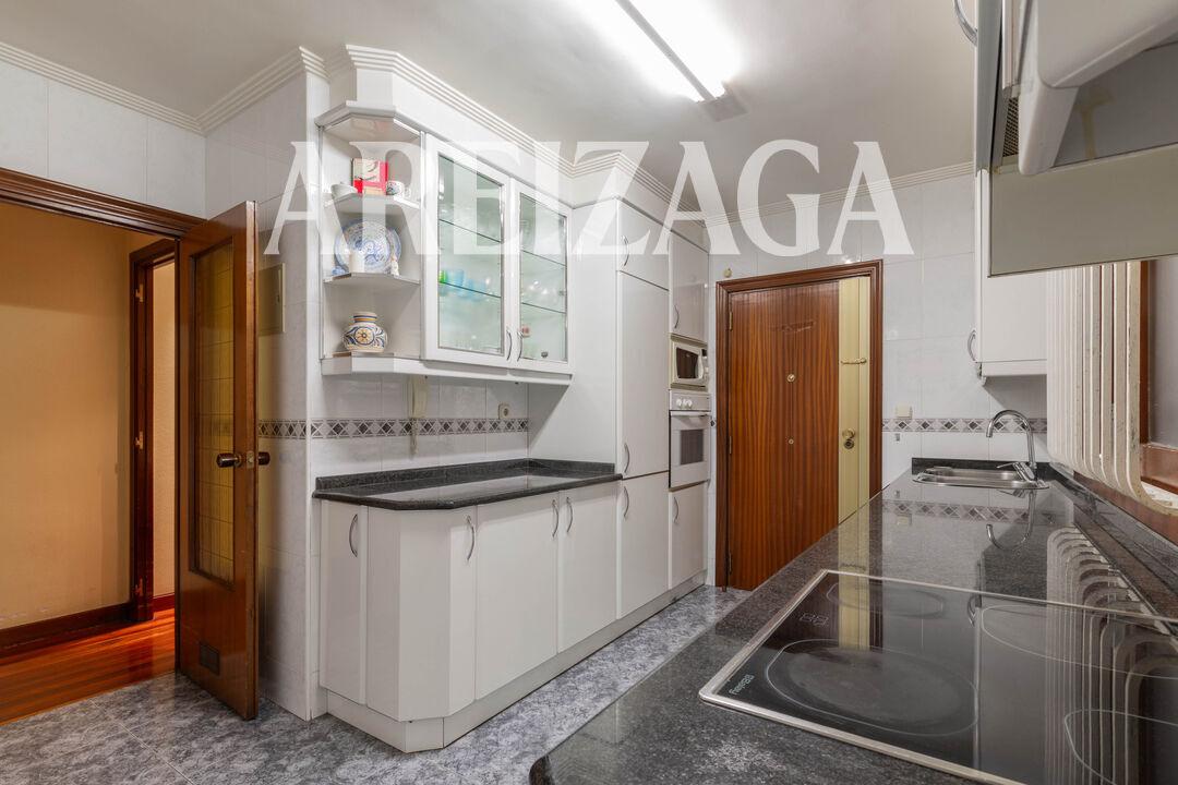 Flat for Sale in San Sebastián