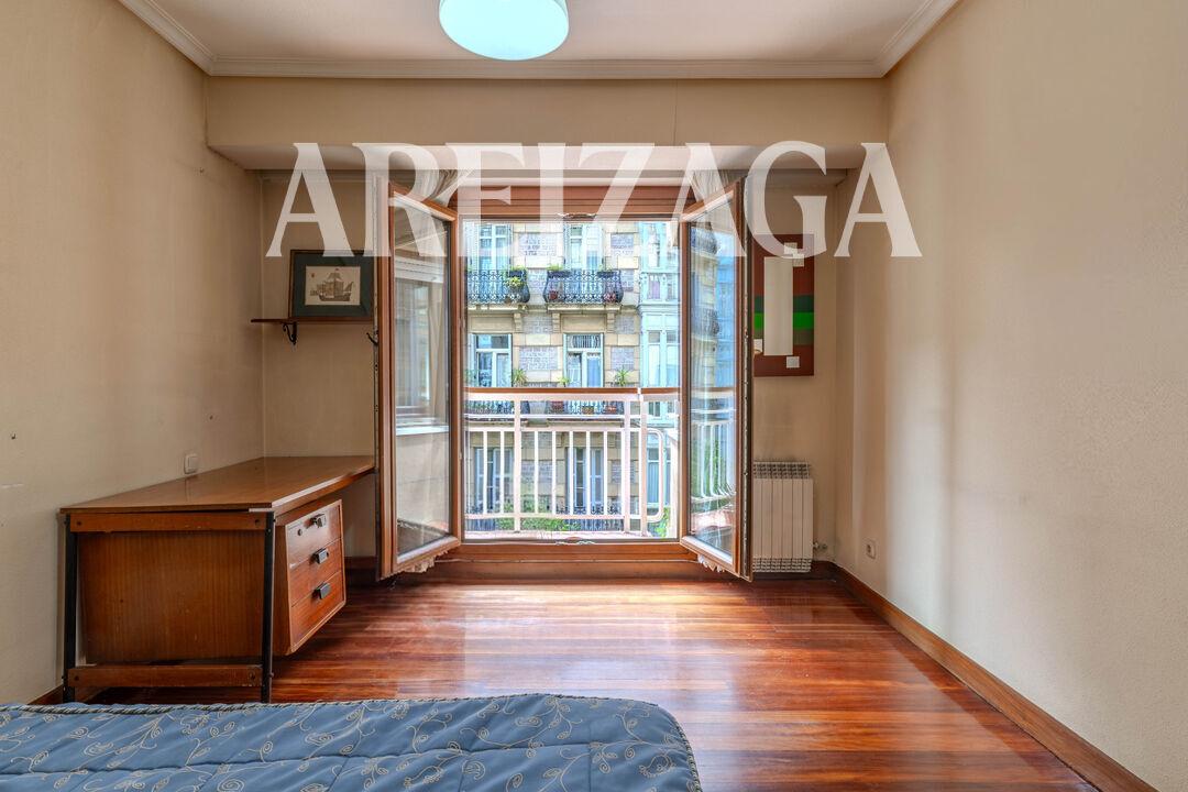 Flat for Sale in San Sebastián