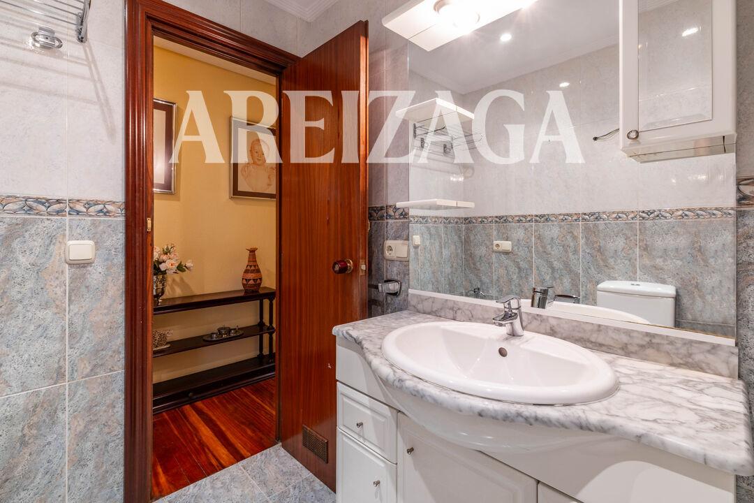 Flat for Sale in San Sebastián
