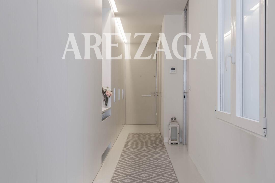 Flat for Sale in San Sebastián