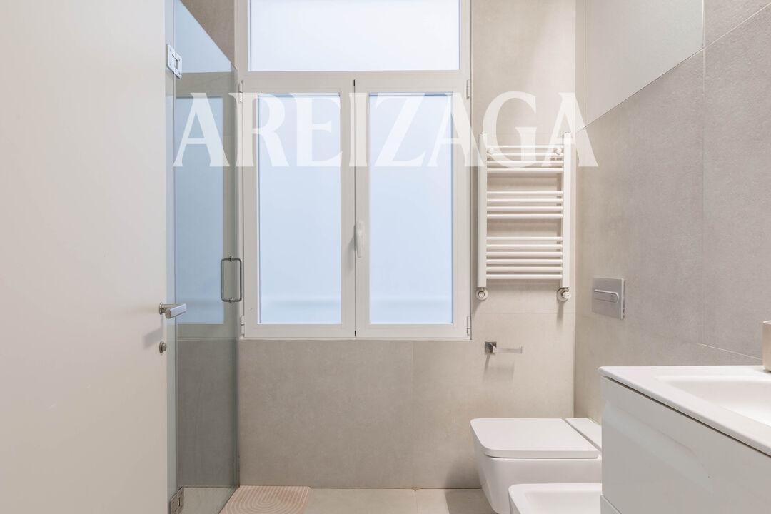 Flat for Sale in San Sebastián