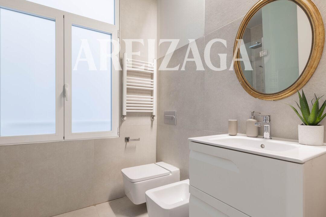 Flat for Sale in San Sebastián