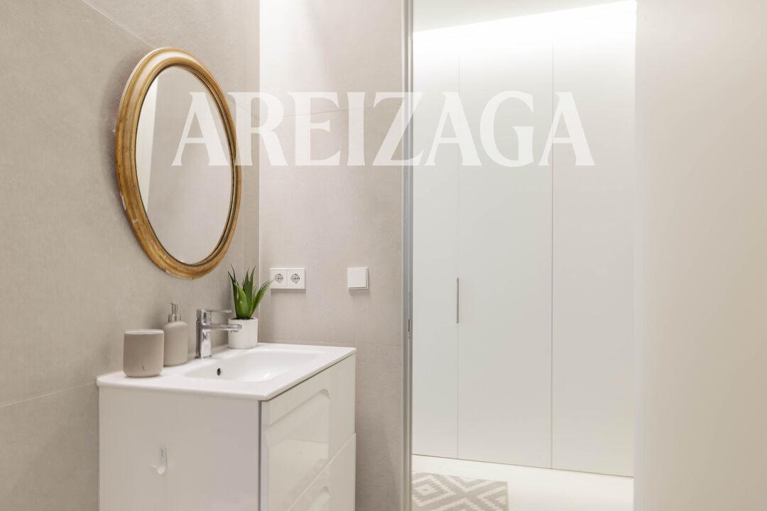 Flat for Sale in San Sebastián